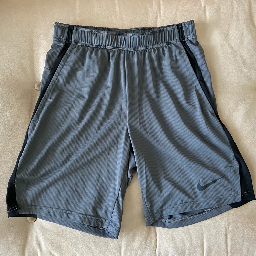 Nike Dri-FIT short 7” small